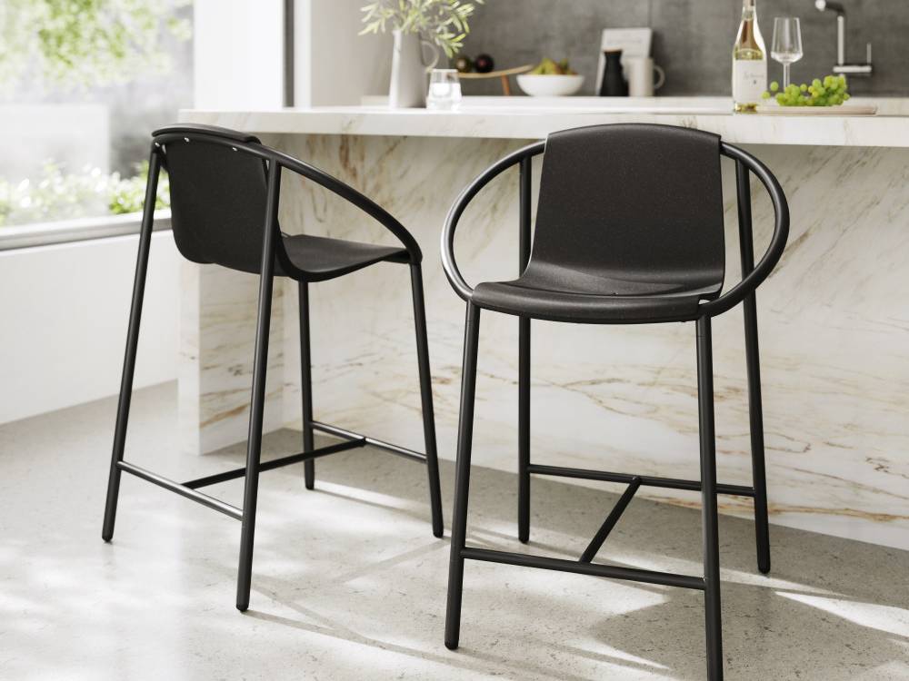 Umbra/アンブラのリンゴカウンタースツール、木製アームレスト付きアウトドア用バー用椅子