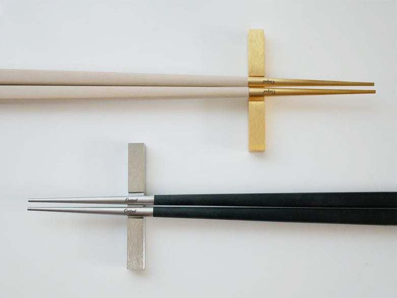 クチポールKUBEシリーズの天然木製箸とステンレス製箸置きのセット