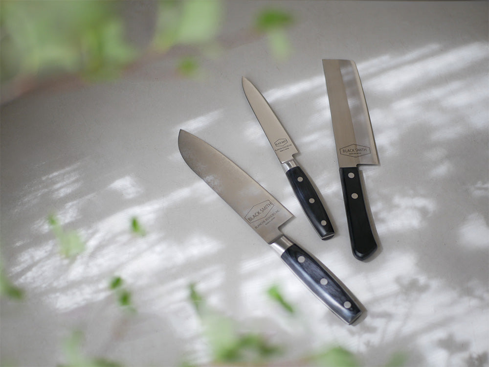 TOOLS ブラックスミス ナイフシリーズのダマスカス鋼製キッチンナイフとペティナイフの詳細画像