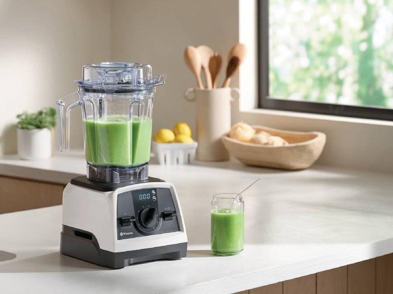 Vitamix（バイタミックス）2リットルコンテナ付き1000Wキッチンブレンダー本体と付属品の画像