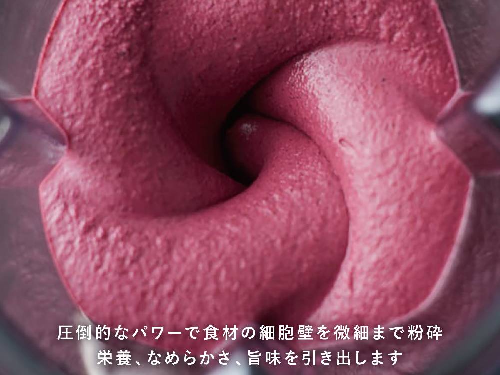 赤、ピンク、紫色のカラフルなデザートが美しく盛り付けられた写真