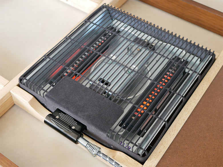 高さを調節できるオーク突板と天然木使用のリビングこたつ、室内で一年中快適に使用可能