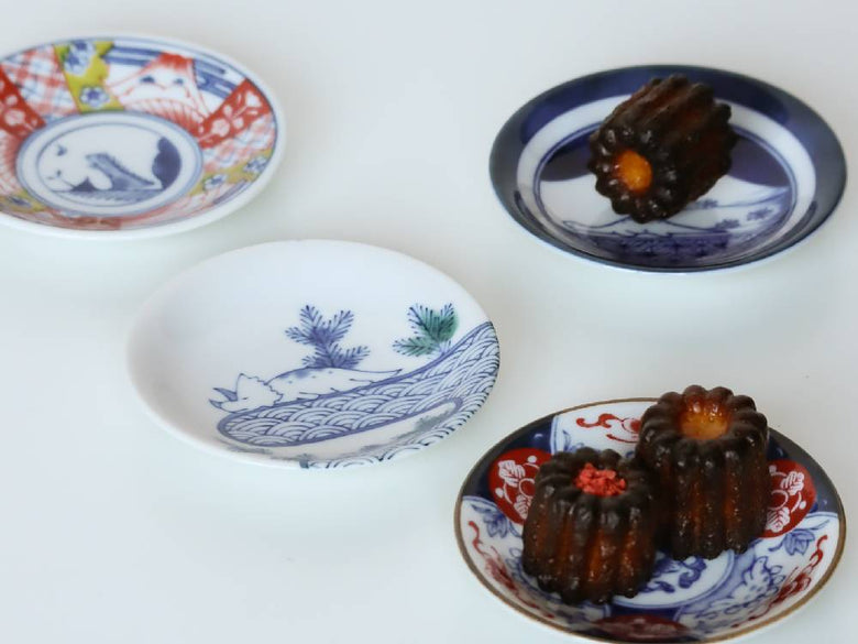 アワサカの青と白の江戸っ子恐竜デザイン陶器まめ皿