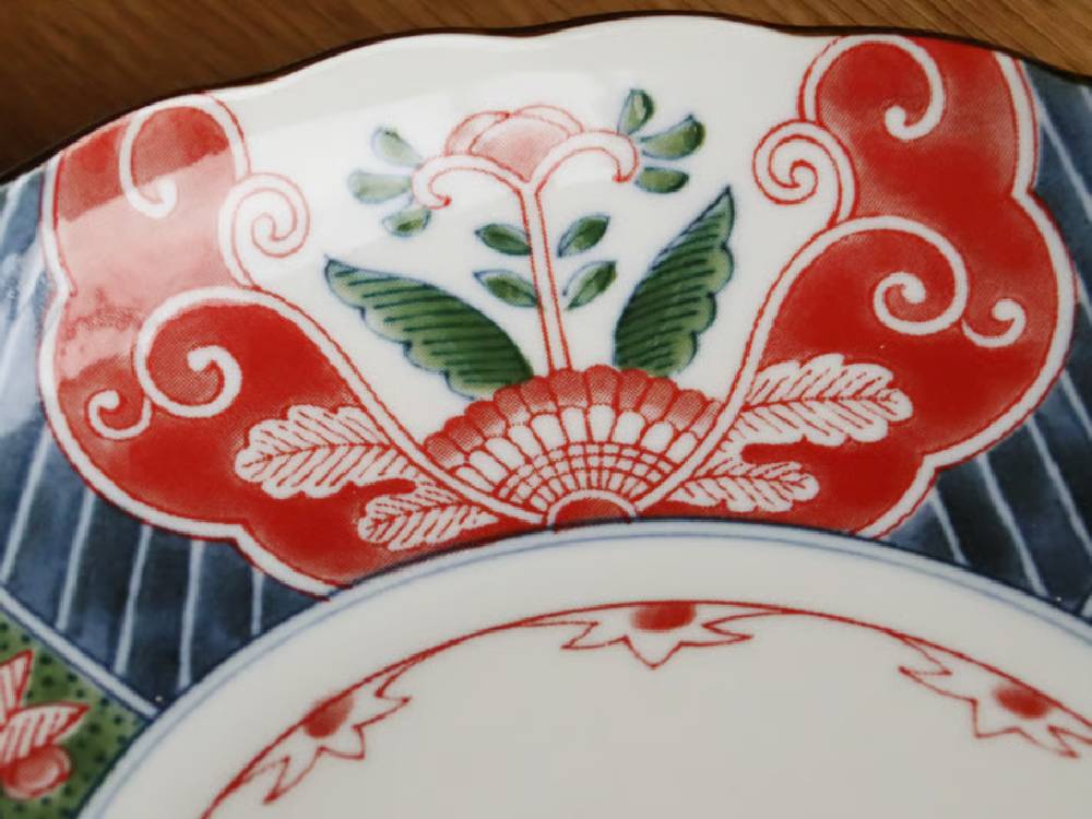 色鮮やかな美濃焼の江戸っ子恐竜デザインまめ皿が複数並んだセット