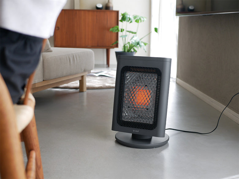 QUADSクワッズ省エネリフレクトストーブ リフレカの白色本体画像。コンパクトでシンプルなデザインが特徴