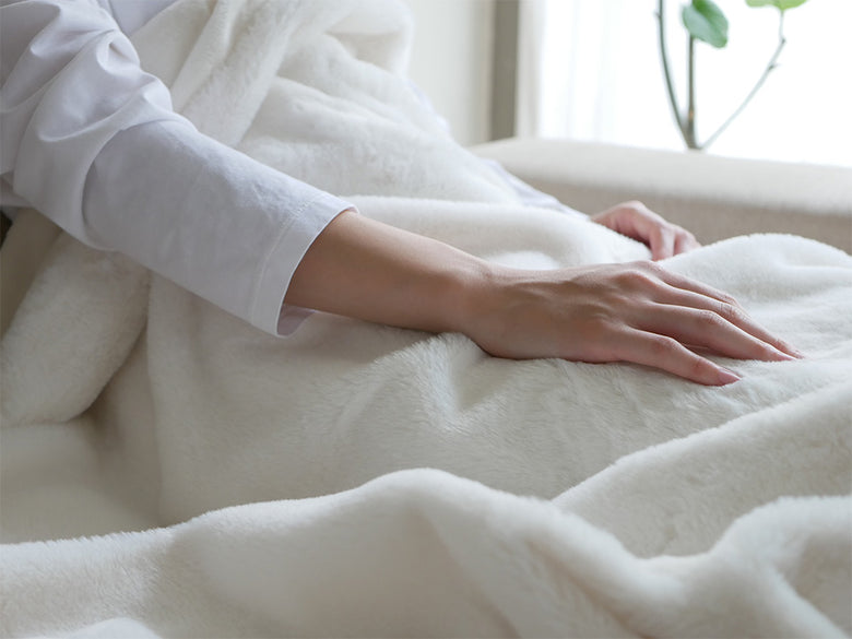 ポリエステル100％の洗えるなめらか素材で作られたLALACAヒーターブランケット