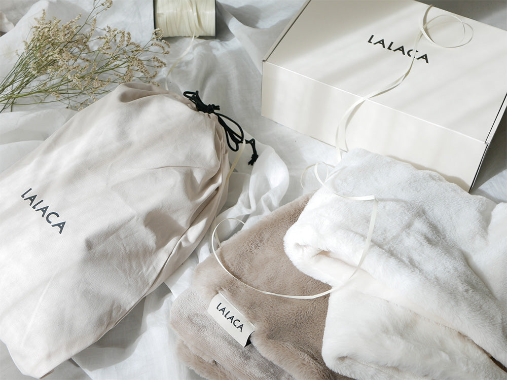 LALACAの洗えるなめらか素材ヒーターブランケットと付属の綿バッグのセット