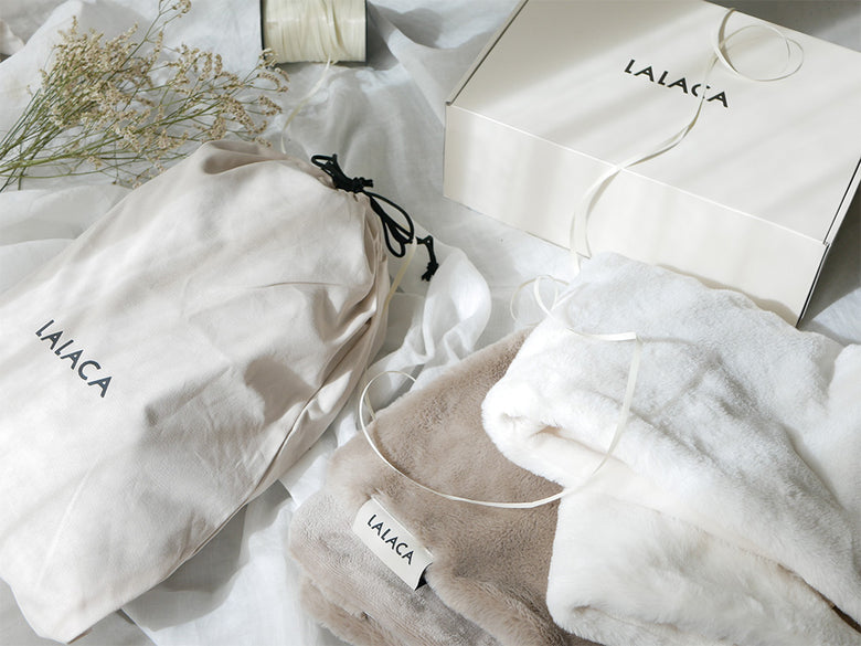 LALACAの洗えるなめらか素材ヒーターブランケットと付属の綿バッグのセット