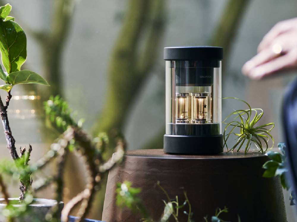BALMUDA（バルミューダ）The Speakerの円柱形プラスチック製スピーカーのデザイン