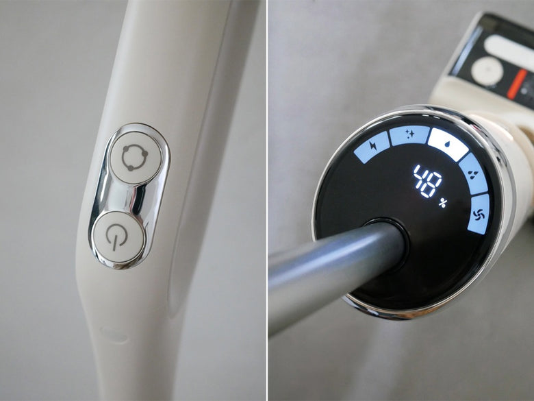 Mindoo AquaX掃除機特別セットの本体と付属アクセサリーが木製の床の上に配置されている様子