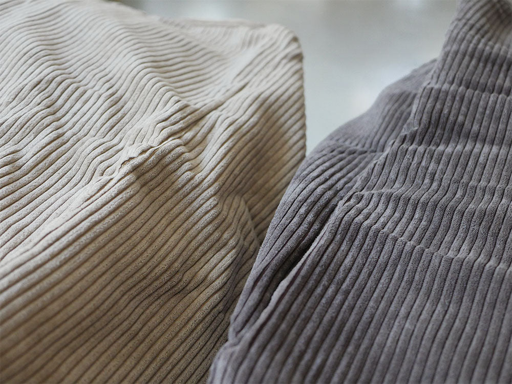 【QUBE/キューブ】コーデュロイビーズクッションの写真