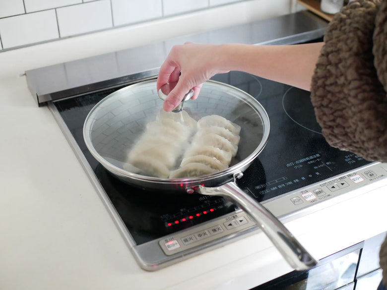 コレールのこびりつきにくいステンレス製フライパンと専用ガラス蓋のセット