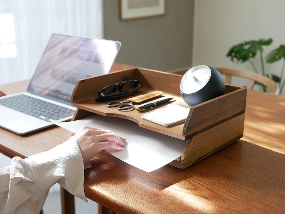 HABITER/アビテの木製ウッドストレージセット、オフィスデスク上に配置されたドロアーとチェスト