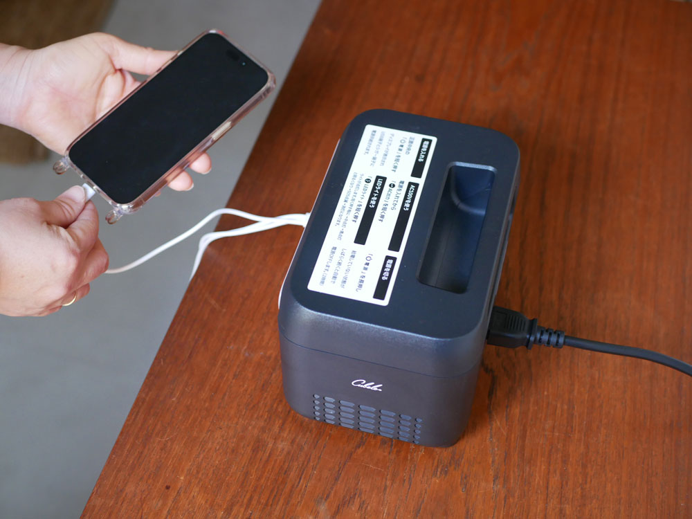 パワーバンクキューブネオ本体とソーラーパネルのセット