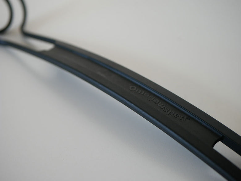 スウェーデン製マルチキッチンツール「オメガヴィスペン」のコンパクトなデザイン。ナイロン70％とグラスファイバー30％で作られています。