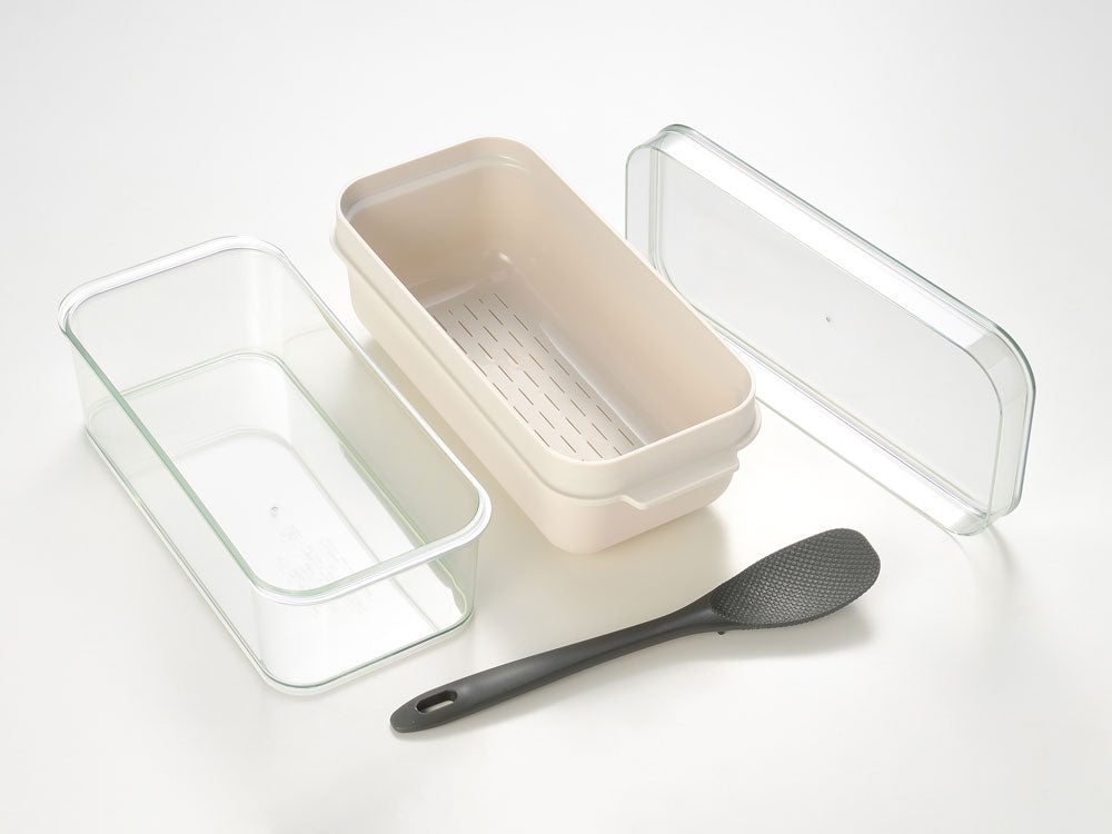 レイエ製ぬか床ボックス。プラスチック製の蓋付き食品保存容器で、サイズは幅約29.6cm×奥行13.2cm×高さ10.5cm。