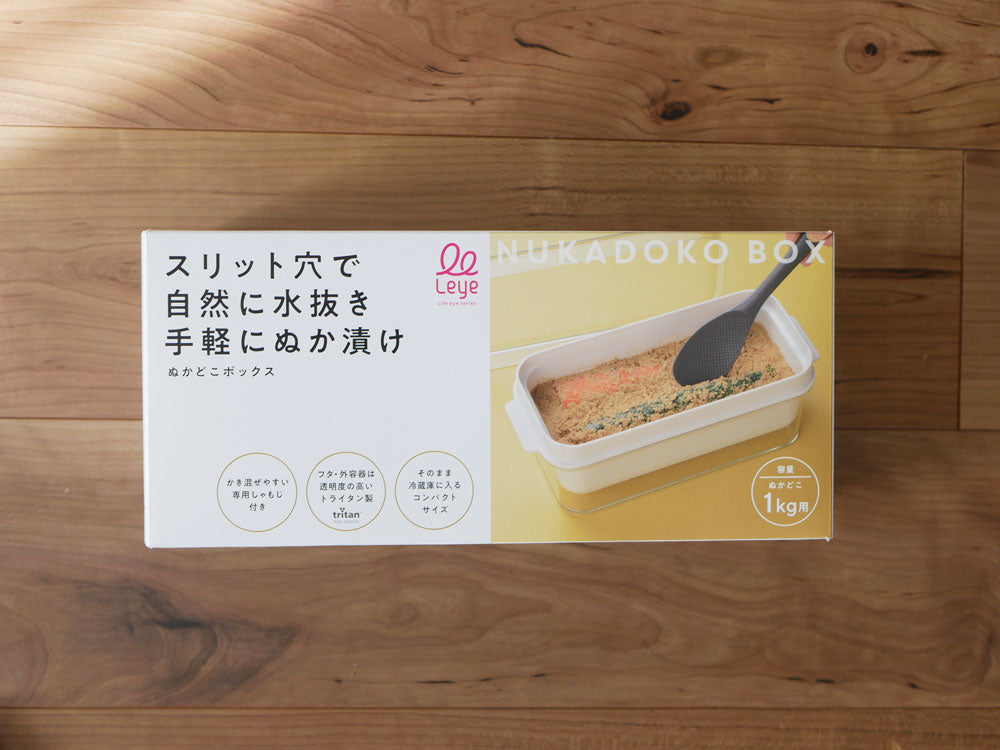 レイエのぬかどこボックスにパンや主食がキッチンで保存されている食品保存容器の写真