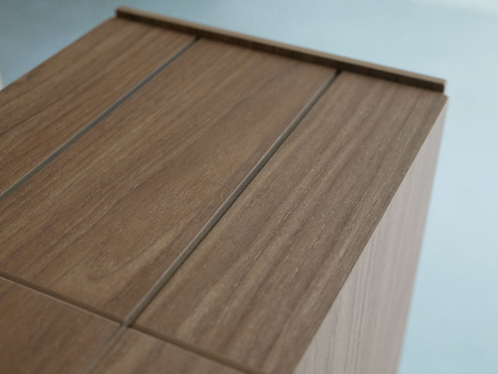 タツクラフトのバスクキッチンペール、木材を基調としたブラウン色の45リットル容量のデザイン性高い木製ごみ箱