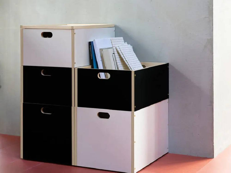 グレーの引き出しとシェルフが備わったモダンなデザインのリンデンボックス収納キャビネット