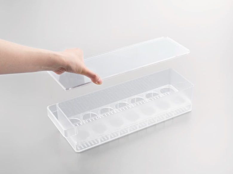 ポリスチレン製の蓋付きタワー型卵ケース。冷蔵庫内に14個の卵を収納できるデザイン