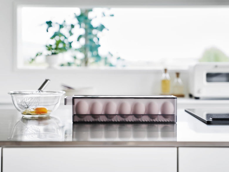 蓋付きで卵14個収納可能なタワー型冷蔵庫用卵ケース