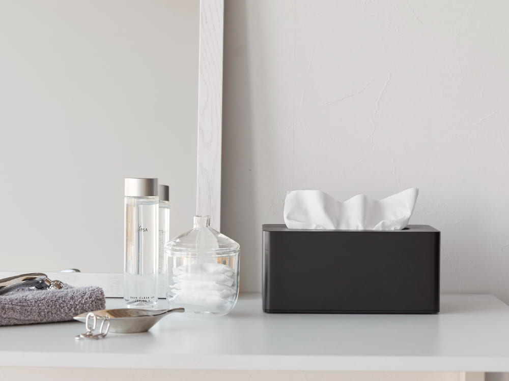 シルバーのABS樹脂製シリンダー型クレンジングタオルケース。ティッシュペーパーを収納するホルダー