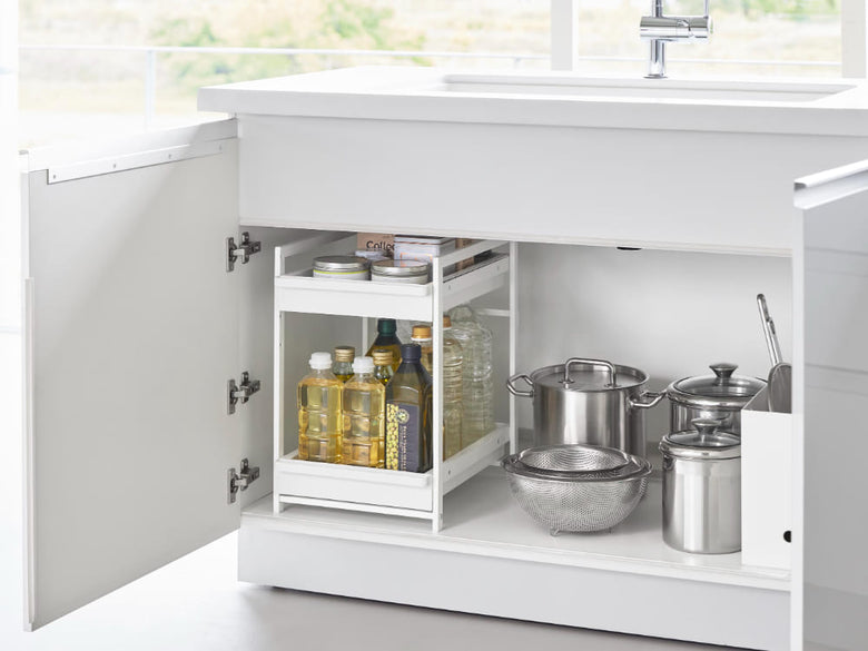 スチール製「タワー」シンク下スライドラック。浴室用キャビネットで、上段と下段に引き出しが付いて収納力に優れる。