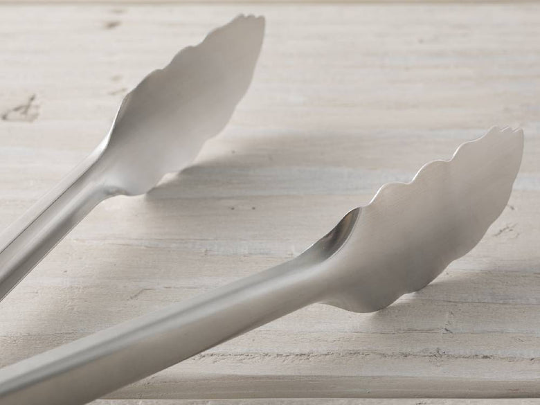 食品をつかむSELECT100の24cmステンレス製トングの画像