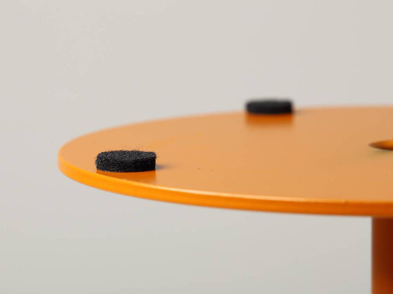 イデアコ製スチールサイドテーブル23、サンドホワイト色、高さ35cm、フェルト底面保護シール付き