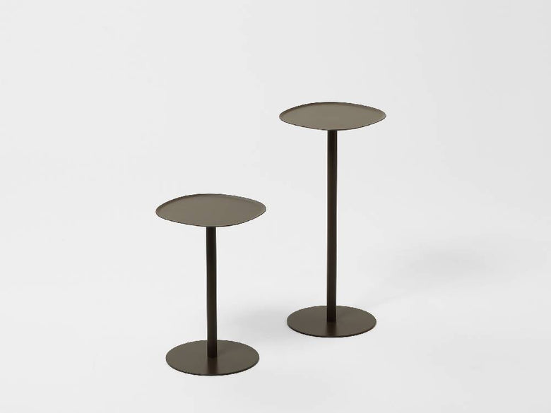 イデアコのスチール製サイドテーブル23、屋外用のアウトドア家具