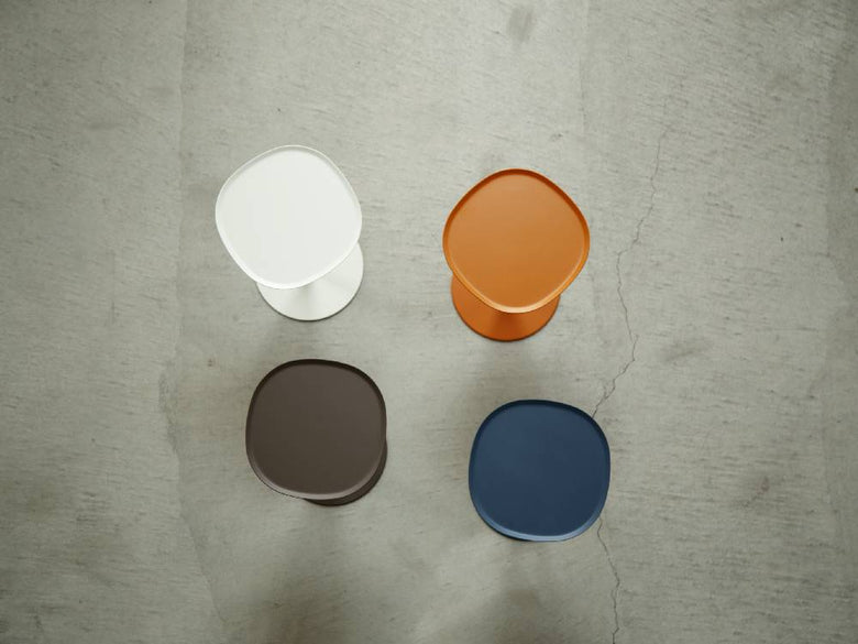 【ideaco/イデアコ】スチールファニュチャー サイドテーブル23、サンドホワイト、35cm高のシンプルなデザイン