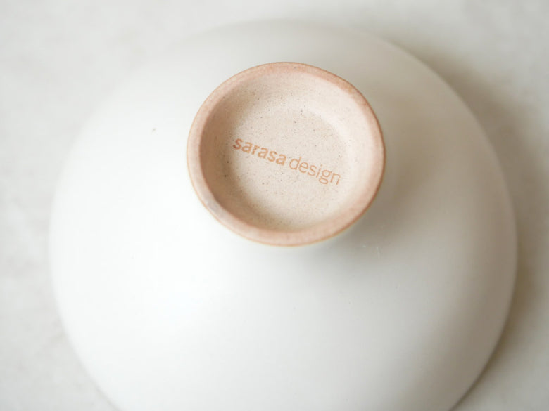 sarasa design×イブキクラフト製のご飯茶碗。せっ器で作られたシンプルな陶器の食器。