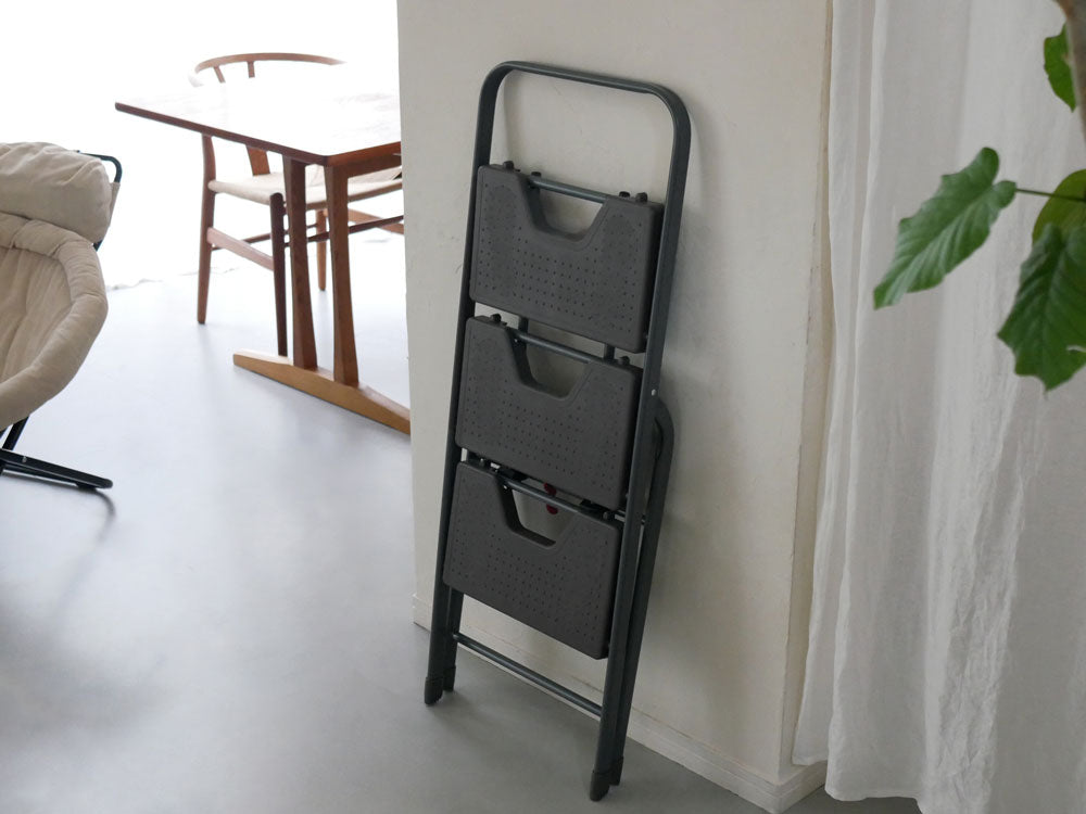 CBジャパン製グレーメタル折りたたみステップ