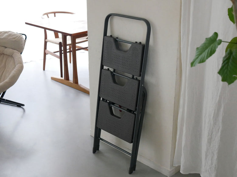CBジャパン製グレーメタル折りたたみステップ