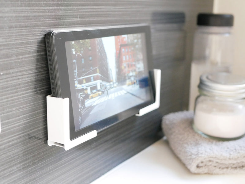 タワー製マグネットタブレットホルダーにタブレット装着