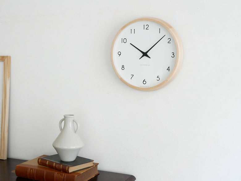 オーバル形状のレムノス電波時計