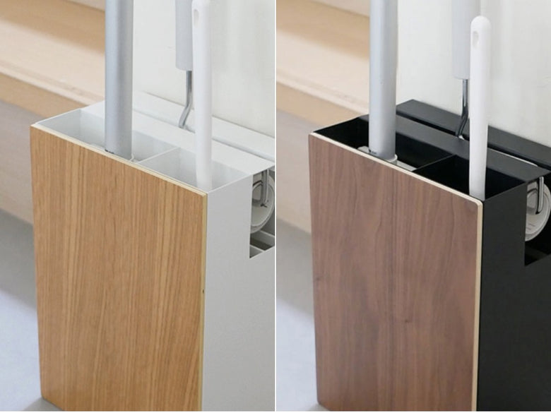 タワー ホワイトとブラックのクリーナーツールオーガナイザーが木フロア上に