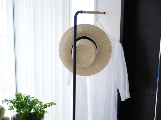 スチールと天然木製のタワースリムコートハンガー