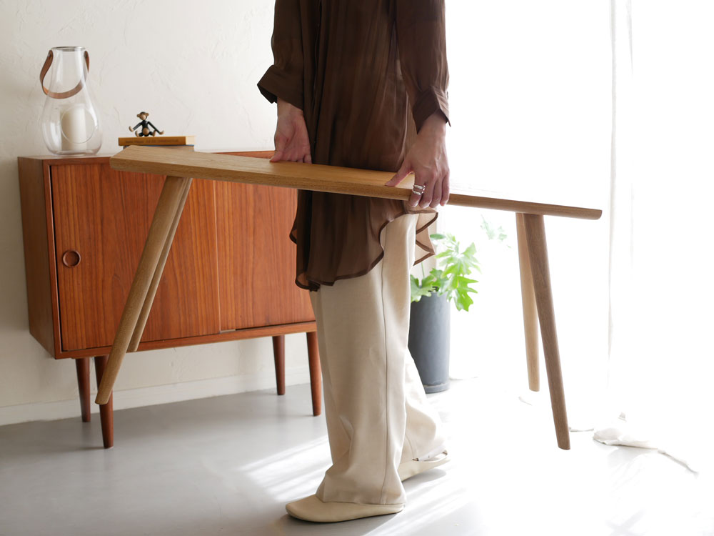 Comore Sunの木製チークベンチ