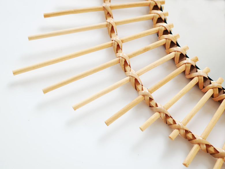 ラタン素材のアデペシュロッタミラー