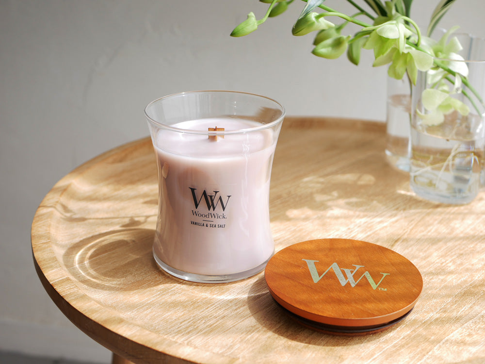 【カメヤマキャンドル】音と香りを楽しむWoodWickキャンドル