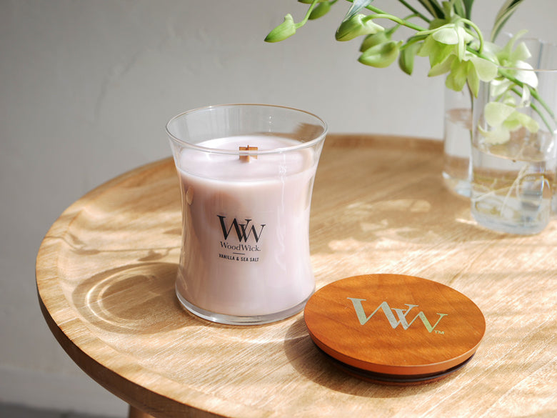【カメヤマキャンドル】音と香りを楽しむWoodWickキャンドル