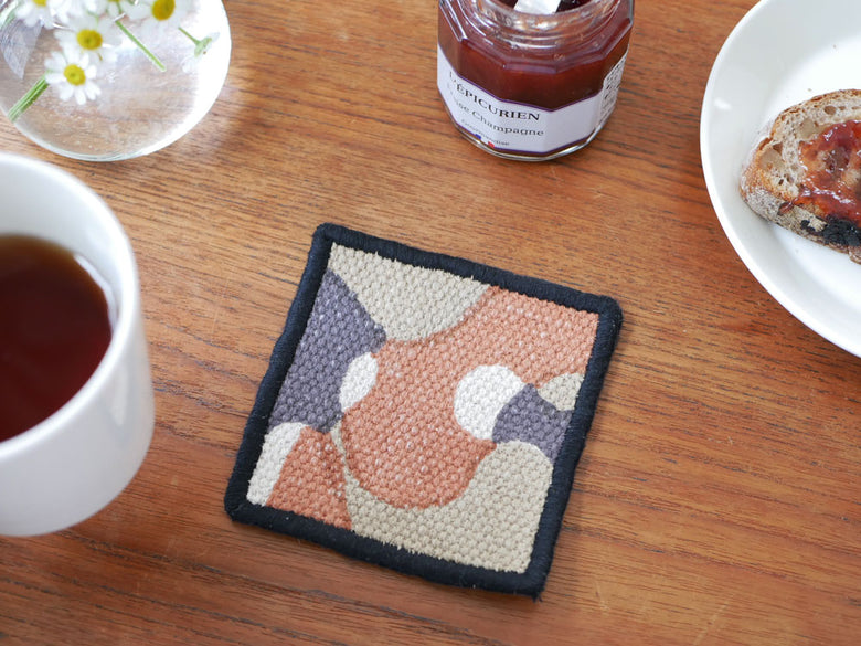 【adepeche/アデペシュ】アクセントになるテーブルファブリック