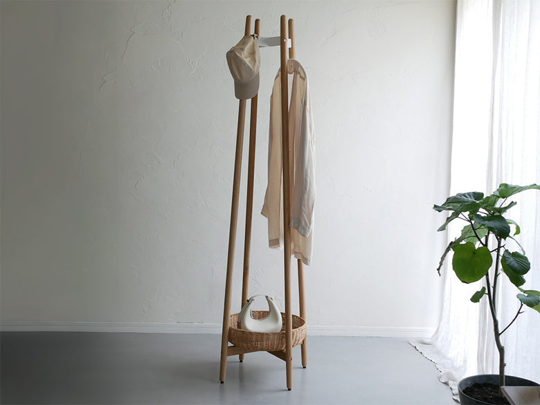 【NOWHERE LIKE HOME】ラタンバスケット付きコートハンガー