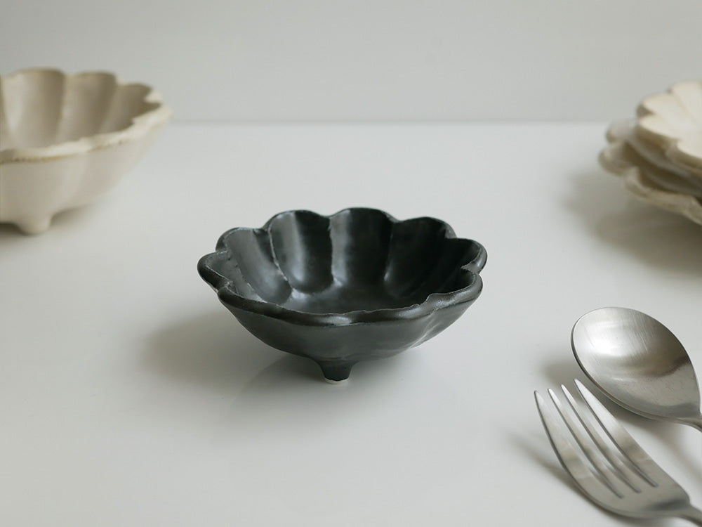 【TOJIKITONYA/トウジキトンヤ】ぽってりとした花皿 リンカ