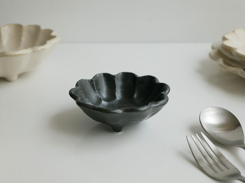 【TOJIKITONYA/トウジキトンヤ】ぽってりとした花皿 リンカ