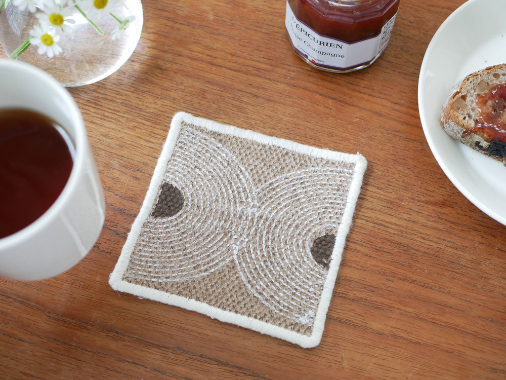 【adepeche/アデペシュ】アクセントになるテーブルファブリック