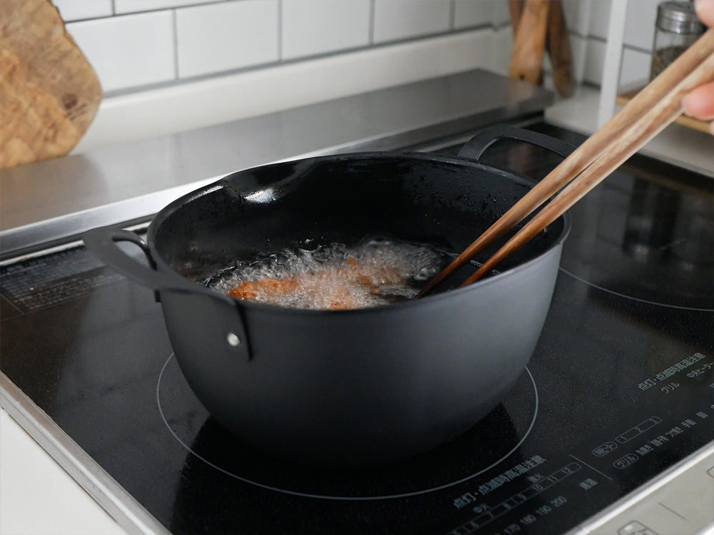 【aikata /アイカタ】楕円形のコンパクト鉄製揚げ鍋