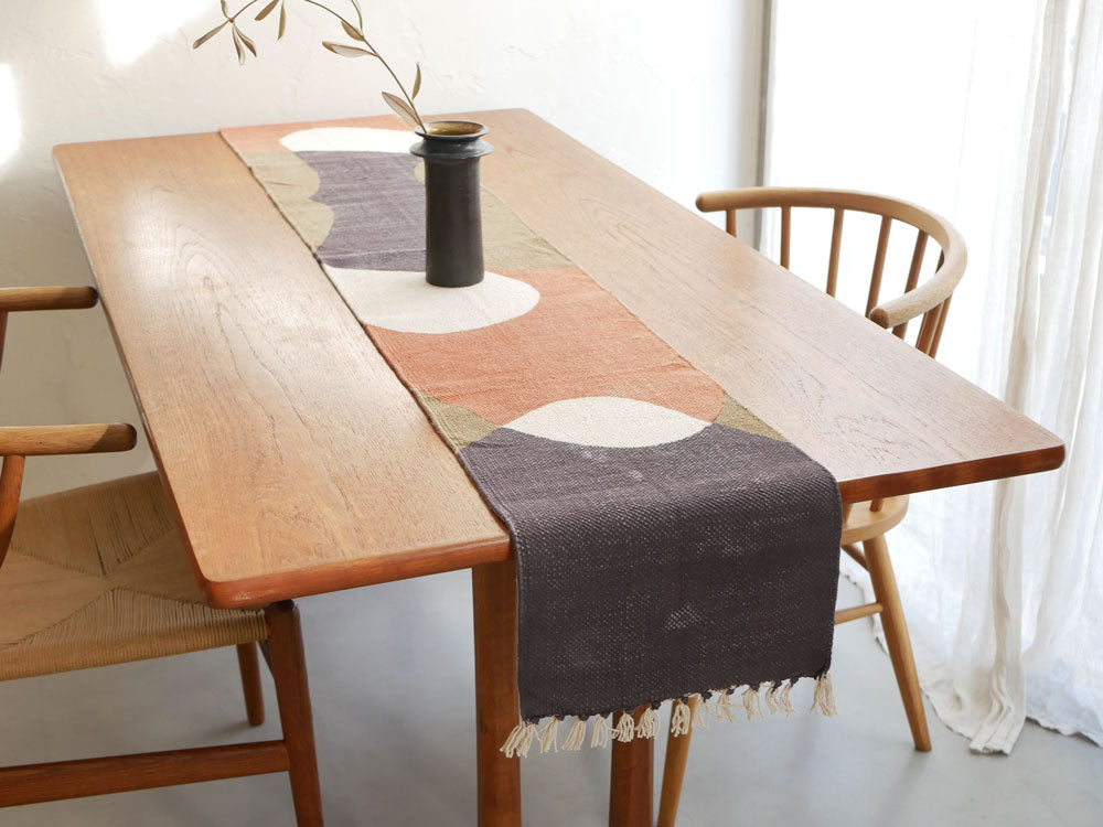 【adepeche/アデペシュ】アクセントになるテーブルファブリック