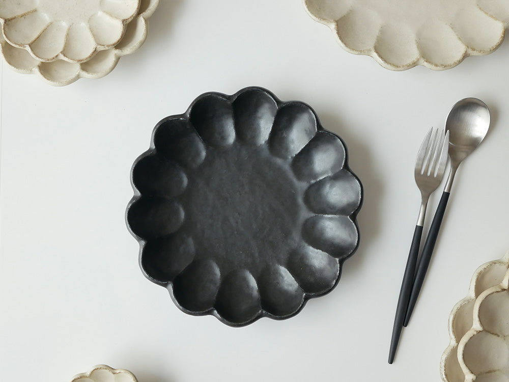 【TOJIKITONYA/トウジキトンヤ】ぽってりとした花皿 リンカ